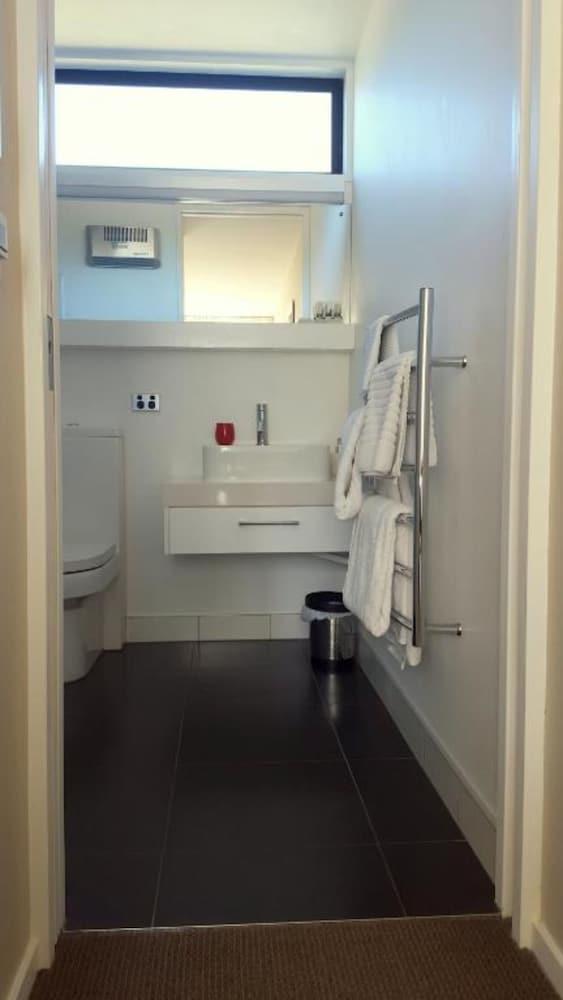 The Fairways Accommodation Kaikoura Exterior photo A heated towel rail