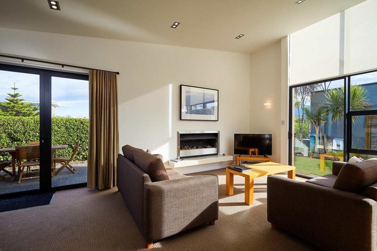 The Fairways Accommodation Kaikoura Exterior photo A living room in a modern house
