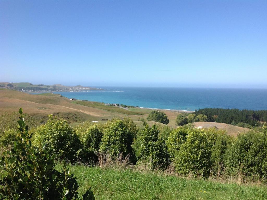 The Fairways Accommodation Kaikoura Exterior photo View of the bay from the coast road